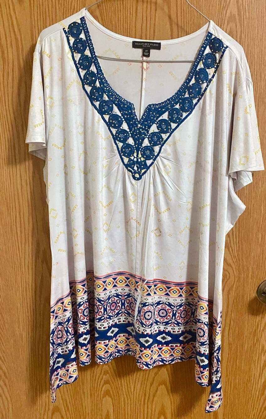 Signature Studio Plus Size 2X V-Neck Embellished Tunic top